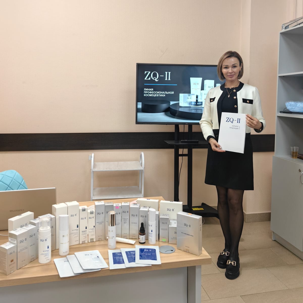 ロシアの美容師と診療所のためのトレーニングセミナーとマスタークラス